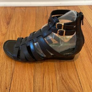 Born Gladiator sandals black size 6 EUC